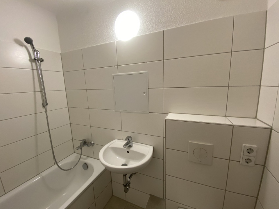 Komplett neu sanierte 3-Zimmer-Wohnung mit Balkon